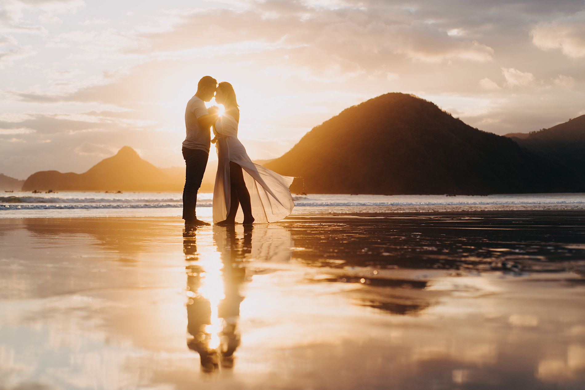 Sesi foto prewedding Ani dan Dana di Pantai Selong Belanak