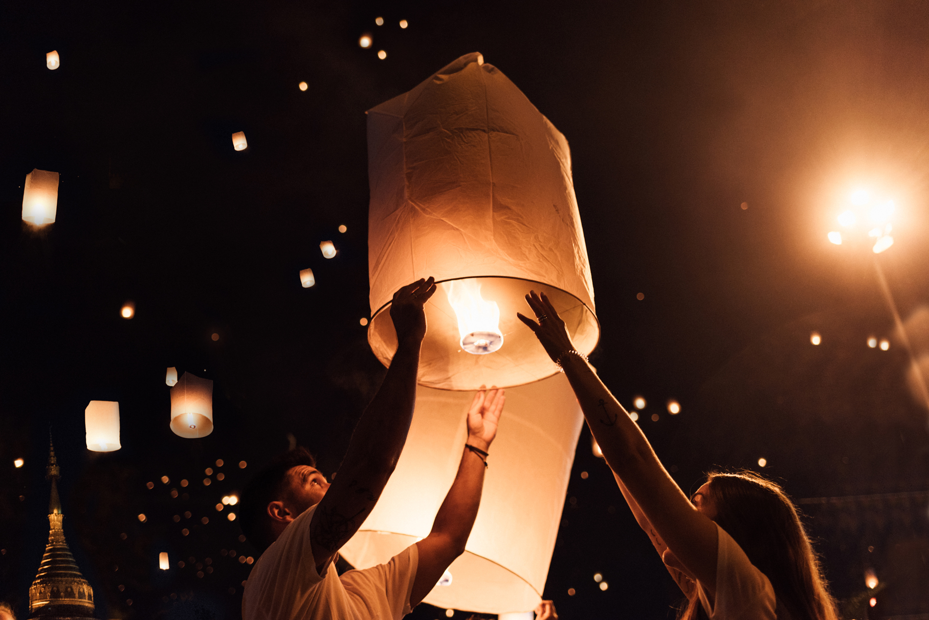 adventurous pre wedding photo session yee ping lantern festival in chiang mai thailand