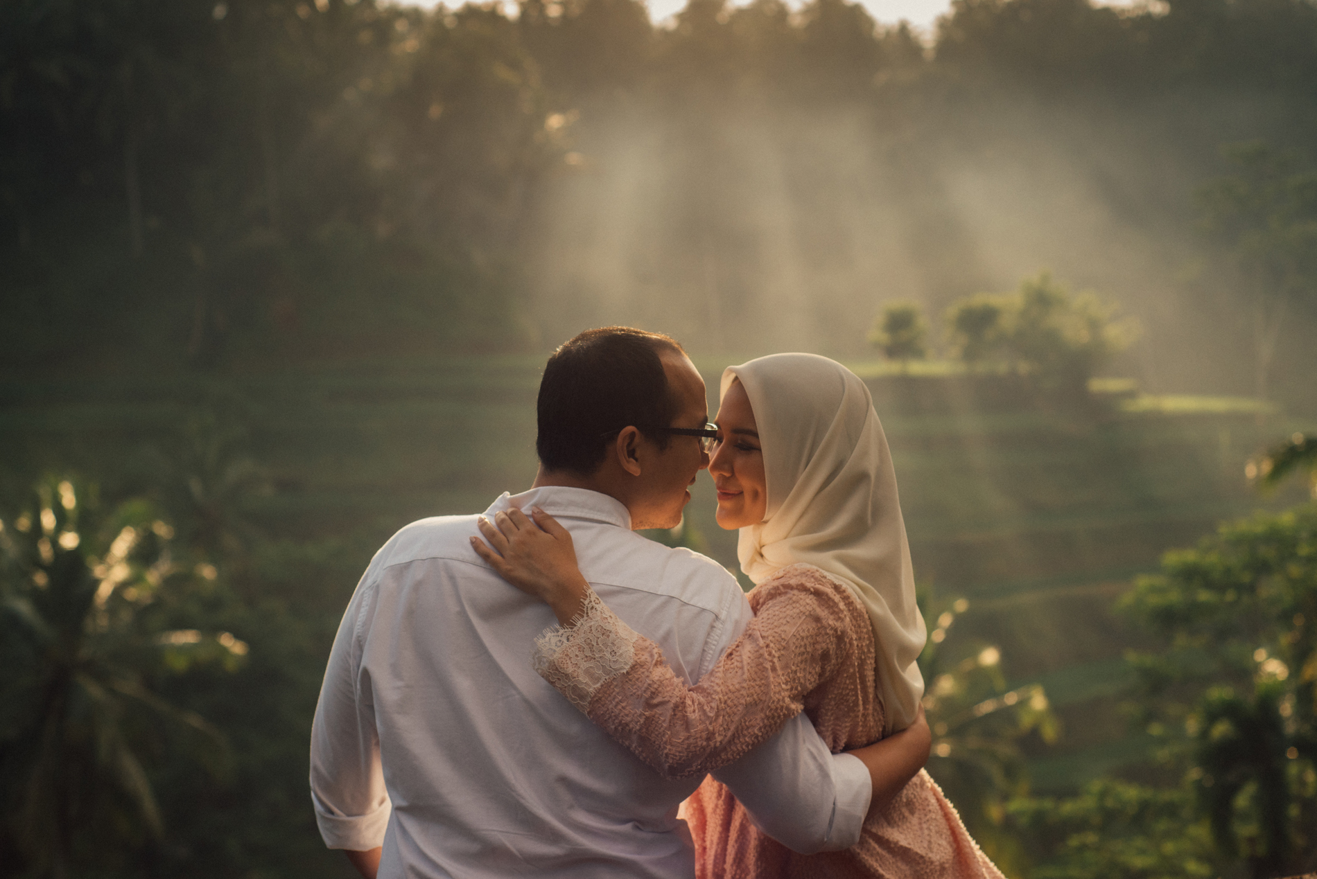 sabrina dan dana bulan madu di sawah tegallalang ubud bali by dedot photography